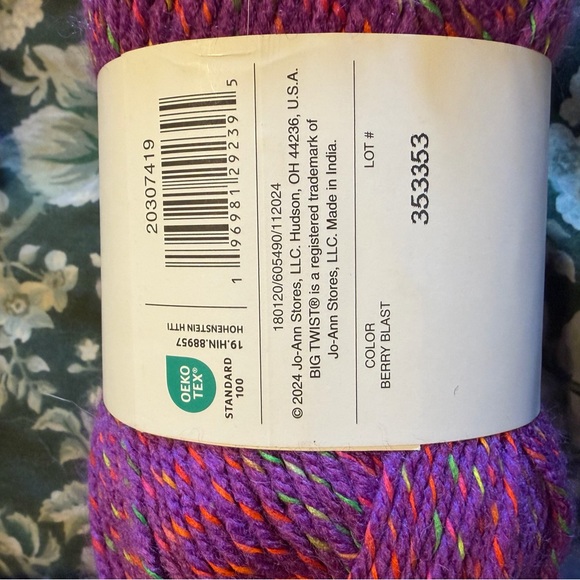 Big Twist Purple Yarn Bundle 7 skeins new - Picture 5 of 10